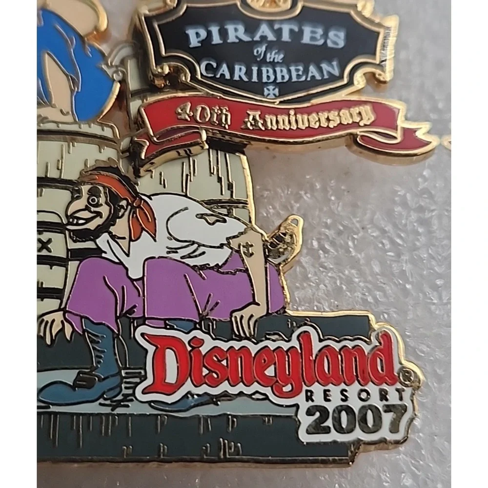 Disney‎ Pin Pirates of the Caribbean 40th Marc Davis Wants Redhead LE 250 52952
